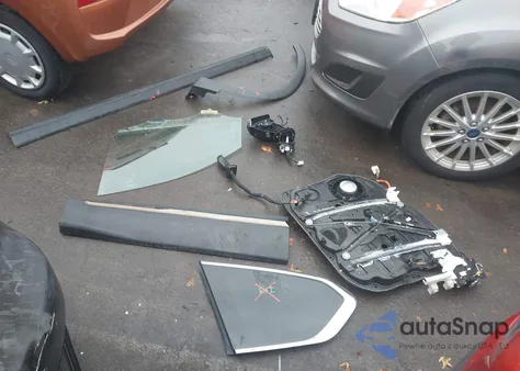 2019 Hyundai Santa Fe Ultimate z USA, uszkodzony, nr VIN 5NMS5CAD2KH129549